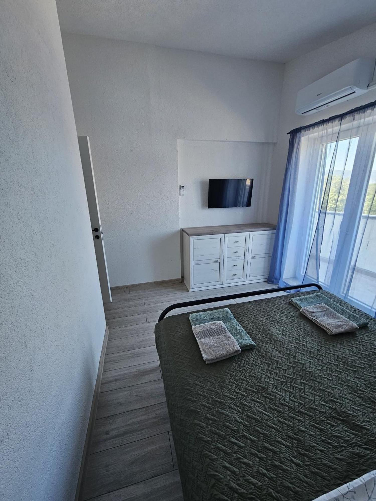 Apartmani 1 Pinezici エクステリア 写真
