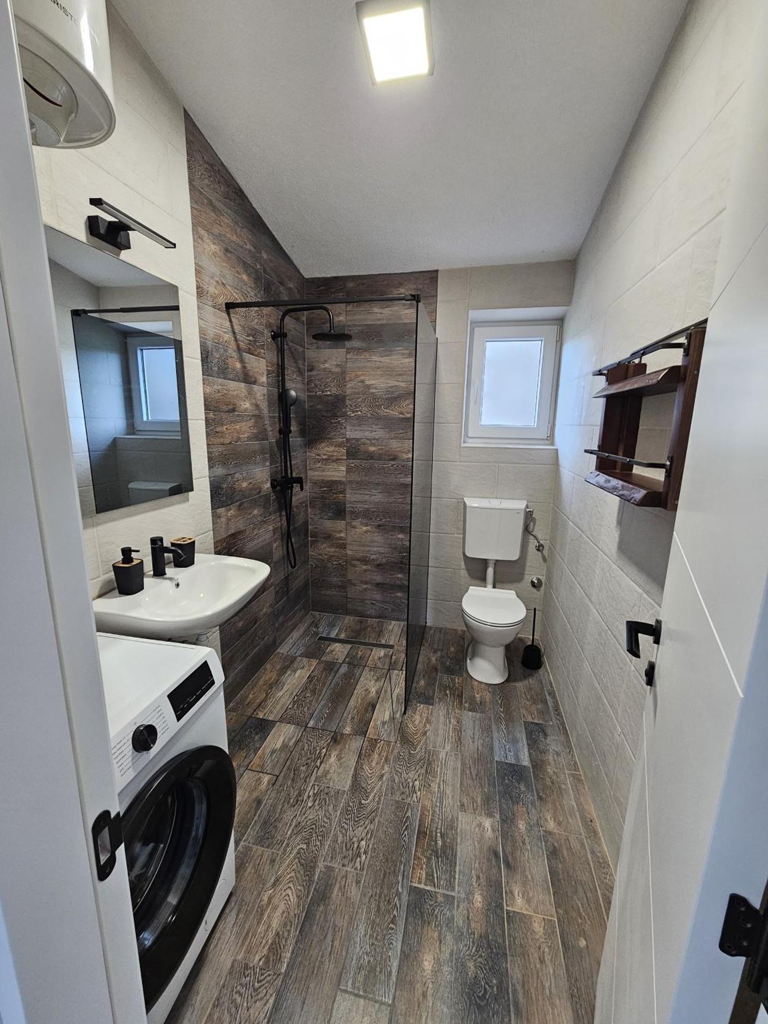 Apartmani 1 Pinezici エクステリア 写真