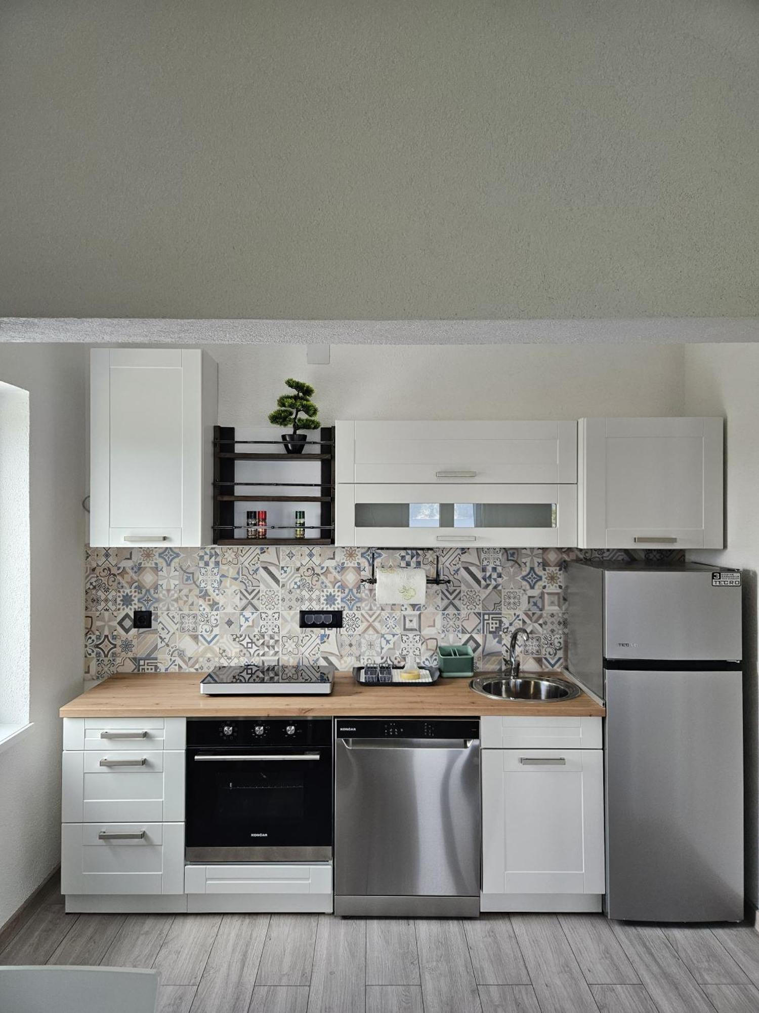 Apartmani 1 Pinezici エクステリア 写真